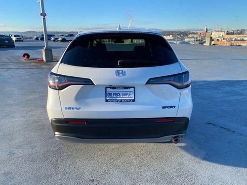 Certified 2025 Honda HR-V Sport image 11