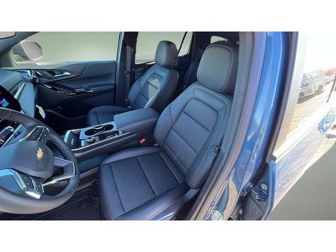 New 2026 Chevrolet Equinox LT w/ Convenience Package II AWD/4WD image 24