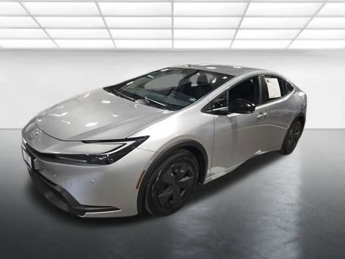 Used 2024 Toyota Prius LE image 8