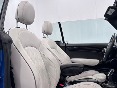 Used 2023 MINI Cooper Convertible w/ Signature Upholstery Package FWD image 19