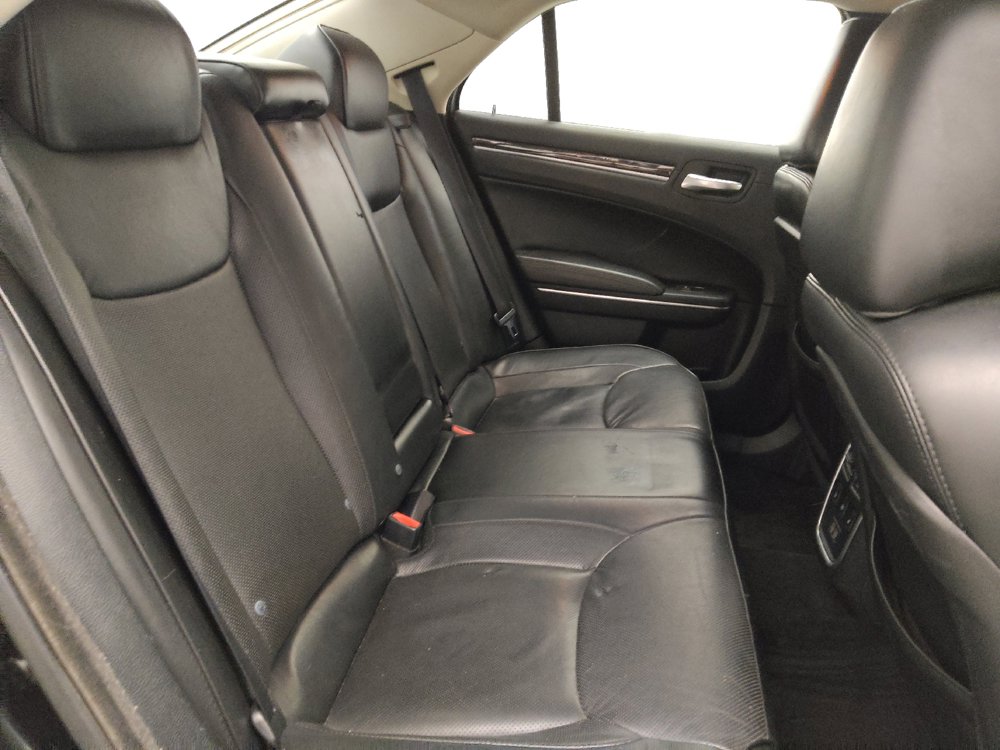 Used 2017 Chrysler 300 C RWD image 19