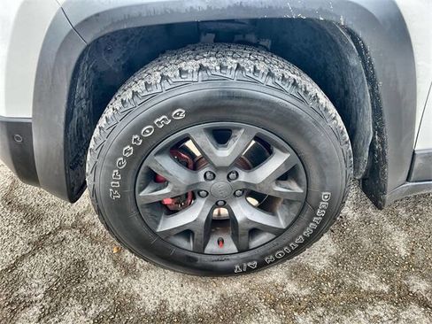 Used 2014 Jeep Cherokee Trailhawk w/ Technology Group image 32