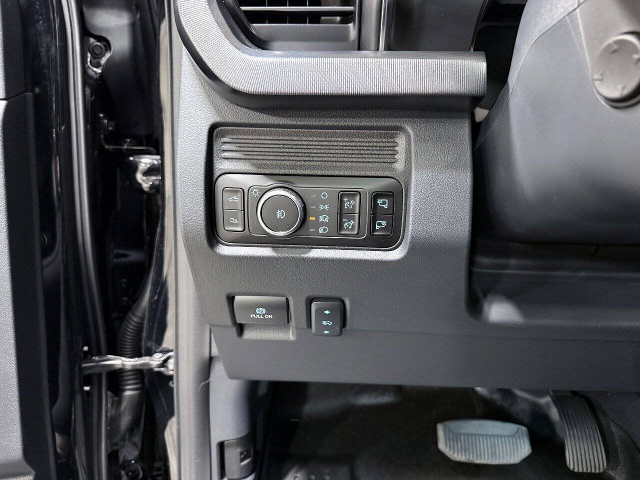 Used 2026 Ford F450 Platinum w/ FX4 Off-Road Package AWD/4WD image 57