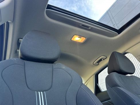 Used 2024 Hyundai Elantra SEL w/ Convenience Package image 16