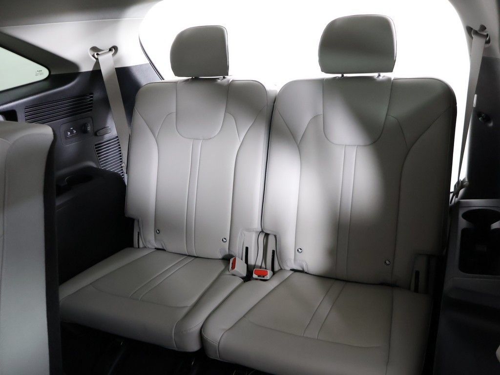 Certified 2026 Kia Sorento S FWD image 35