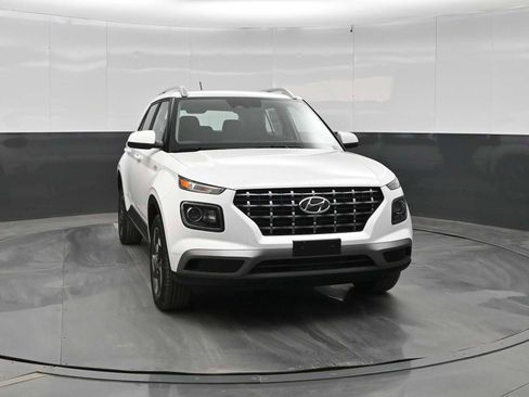New 2026 Hyundai Venue SEL FWD image 3