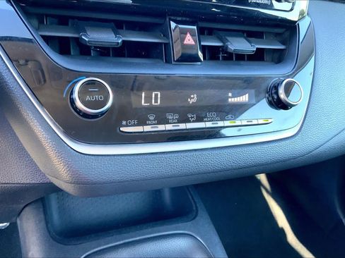 Used 2022 Toyota Corolla LE FWD image 32