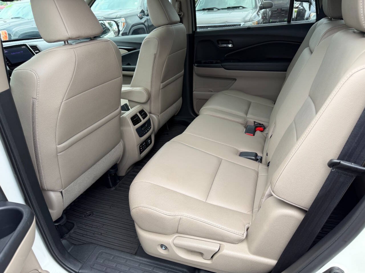 Used 2016 Honda Pilot Touring image 10