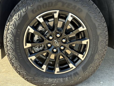 Used 2023 Chevrolet Tahoe Z71 w/ Luxury Package image 12