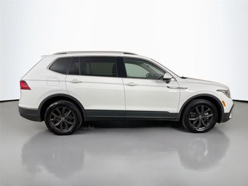 Used 2024 Volkswagen Tiguan SE AWD/4WD image 17