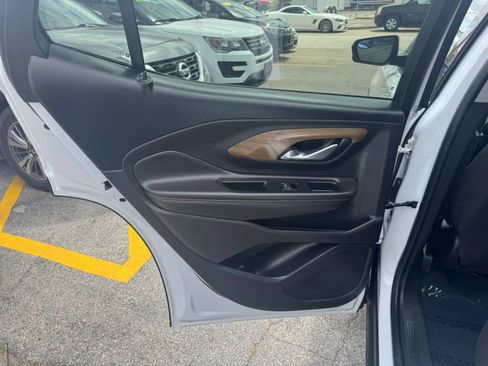 Used 2020 GMC Terrain SLE w/ Driver Convenience Package FWD image 9
