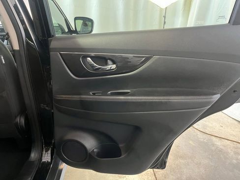 Used 2020 Nissan Rogue SV image 23