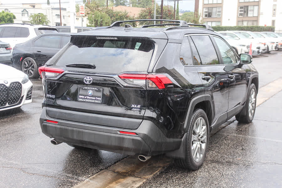 Used 2022 Toyota RAV4 XLE Premium AWD/4WD image 6