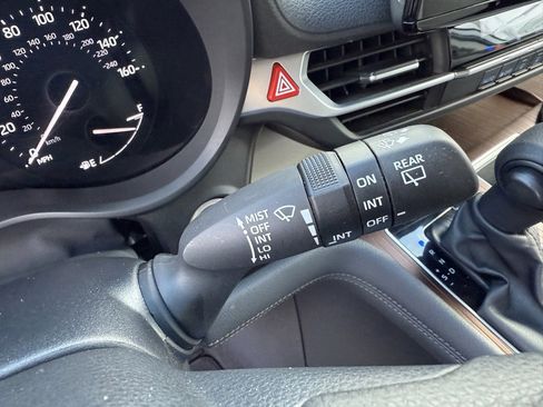 Used 2024 Toyota Sienna LE image 33