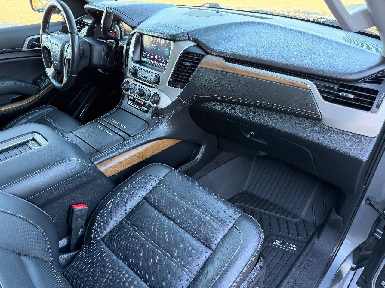 Used 2020 GMC Yukon Denali w/ Denali Premium Package AWD/4WD image 19