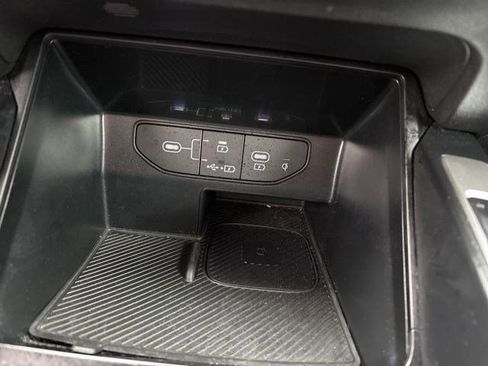 Used 2024 Kia Sorento S image 26