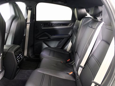 Certified 2024 Porsche Cayenne Coupe image 20