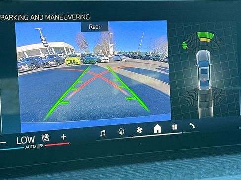 Used 2025 BMW 330i Sedan w/ Premium Package image 24