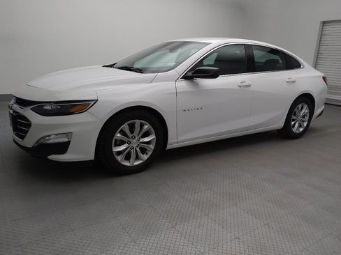 Used 2021 Chevrolet Malibu LT image 2