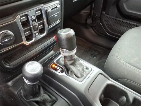 Used 2022 Jeep Gladiator Sport image 22