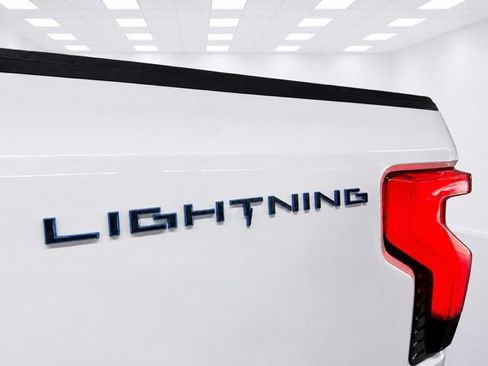 Used 2022 Ford F150 Lightning XLT AWD/4WD image 10