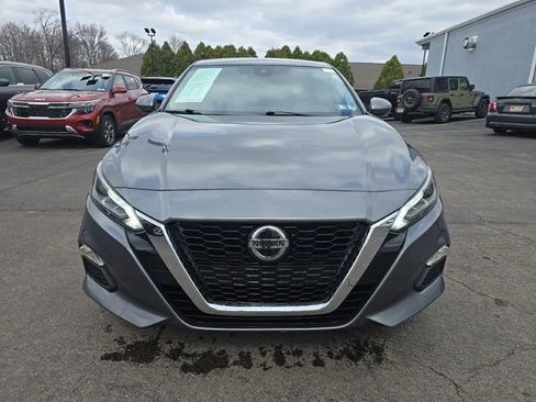 Used 2022 Nissan Altima 2.5 SV w/ SV Premium Package image 2