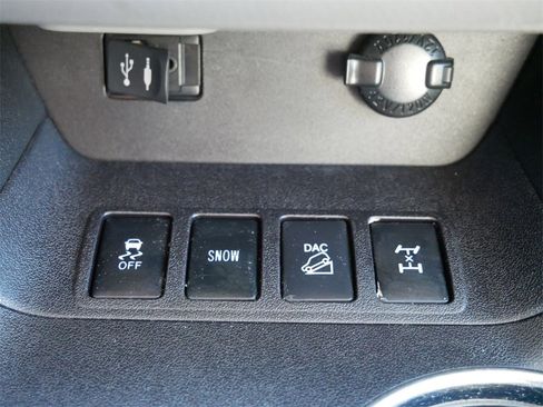 Used 2015 Toyota Highlander XLE image 31