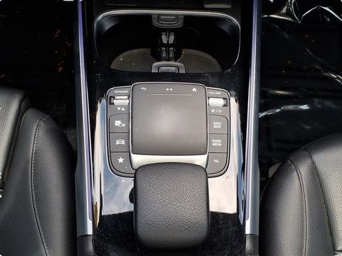 Used 2022 Mercedes-Benz GLB 250 4MATIC image 15