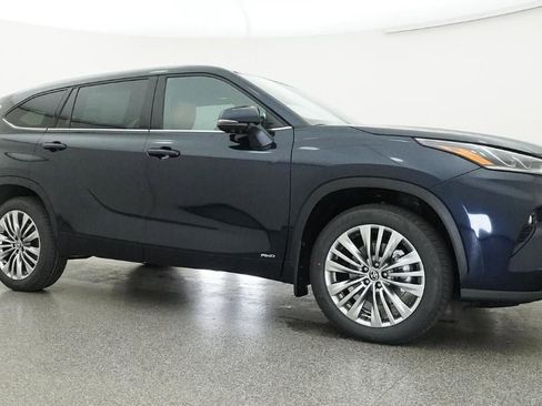 New 2026 Toyota Highlander Platinum image 28