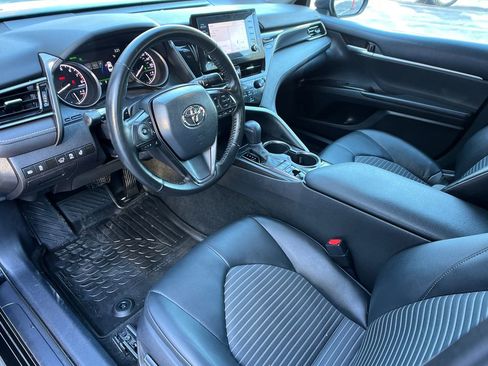 Used 2023 Toyota Camry SE image 9