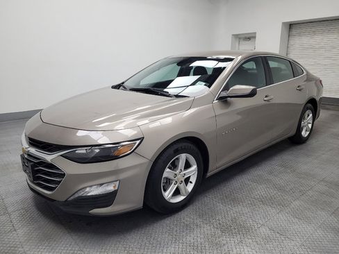 Used 2022 Chevrolet Malibu LT FWD image 2