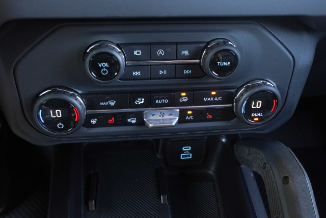 Used 2025 Ford Bronco Outer Banks w/ Sasquatch Package AWD/4WD image 17