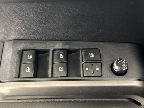 Used 2017 Toyota Tacoma TRD Sport w/ Tow Package (A/T) image 26