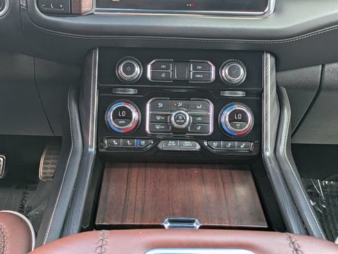 Used 2024 GMC Yukon Denali Ultimate AWD/4WD image 25