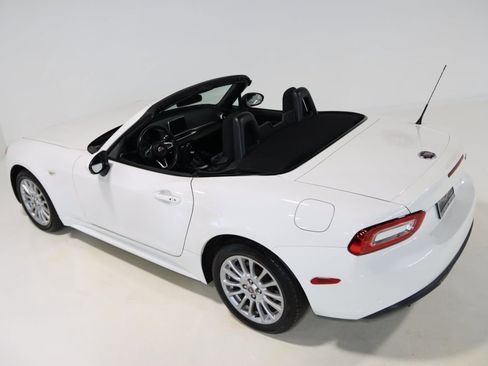 Used 2017 FIAT 124 Spider Classica image 20