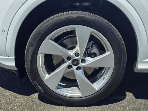 Certified 2025 Audi Q5 Premium Plus w/ Premium Plus AWD/4WD image 8