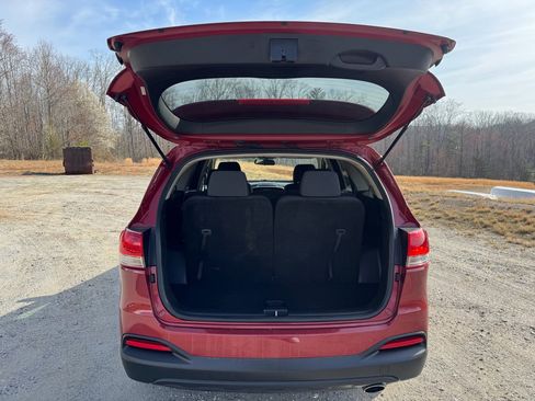 Used 2017 Kia Sorento LX image 7