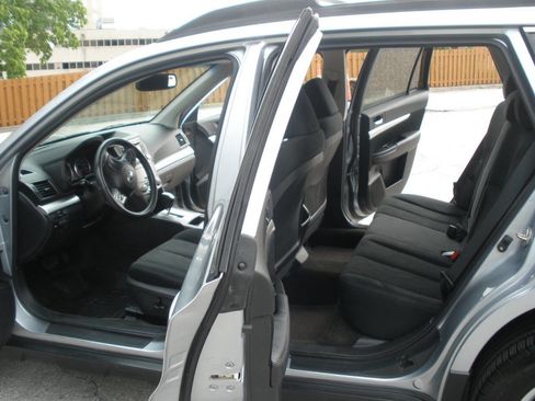 Used 2013 Subaru Outback 2.5i Premium AWD/4WD image 21