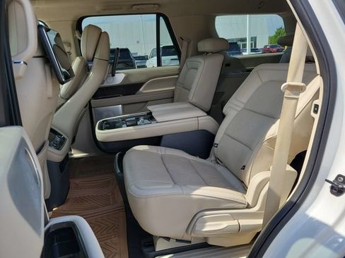 Used 2018 Lincoln Navigator Reserve w/ Technology Package AWD/4WD image 23