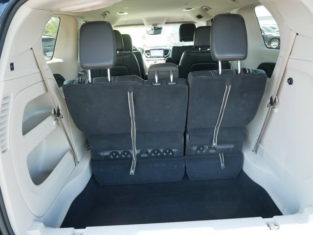Used 2022 Chrysler Pacifica Touring-L FWD image 6