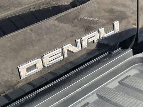 Used 2017 GMC Sierra 2500 Denali w/ Duramax Plus Package AWD/4WD image 12