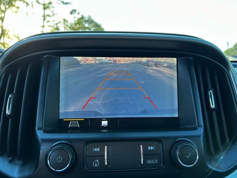 Used 2019 Chevrolet Colorado LT image 17