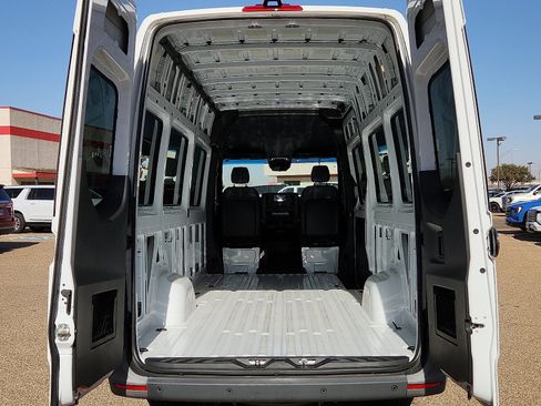 Used 2022 Mercedes-Benz Sprinter 2500 image 10