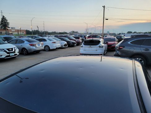 Used 2019 Toyota Corolla LE FWD image 12