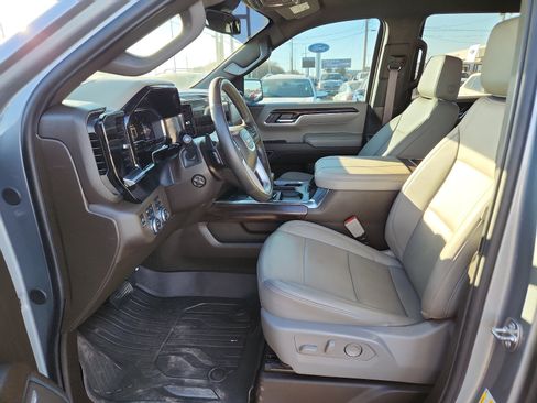 Used 2024 GMC Sierra 1500 SLT image 11