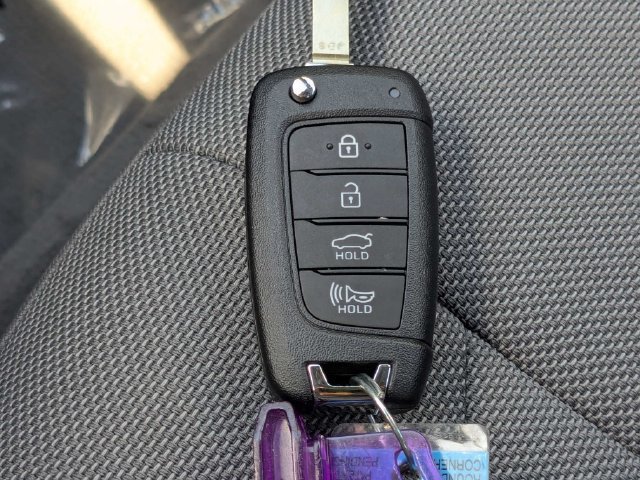 Used 2026 Hyundai Elantra SE FWD image 28