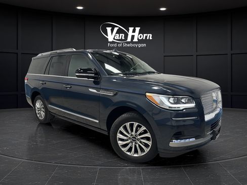 Used 2024 Lincoln Navigator Premiere AWD/4WD image 2