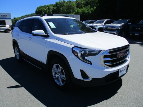 Certified 2020 GMC Terrain SLE w/ Driver Convenience Package AWD/4WD image 3