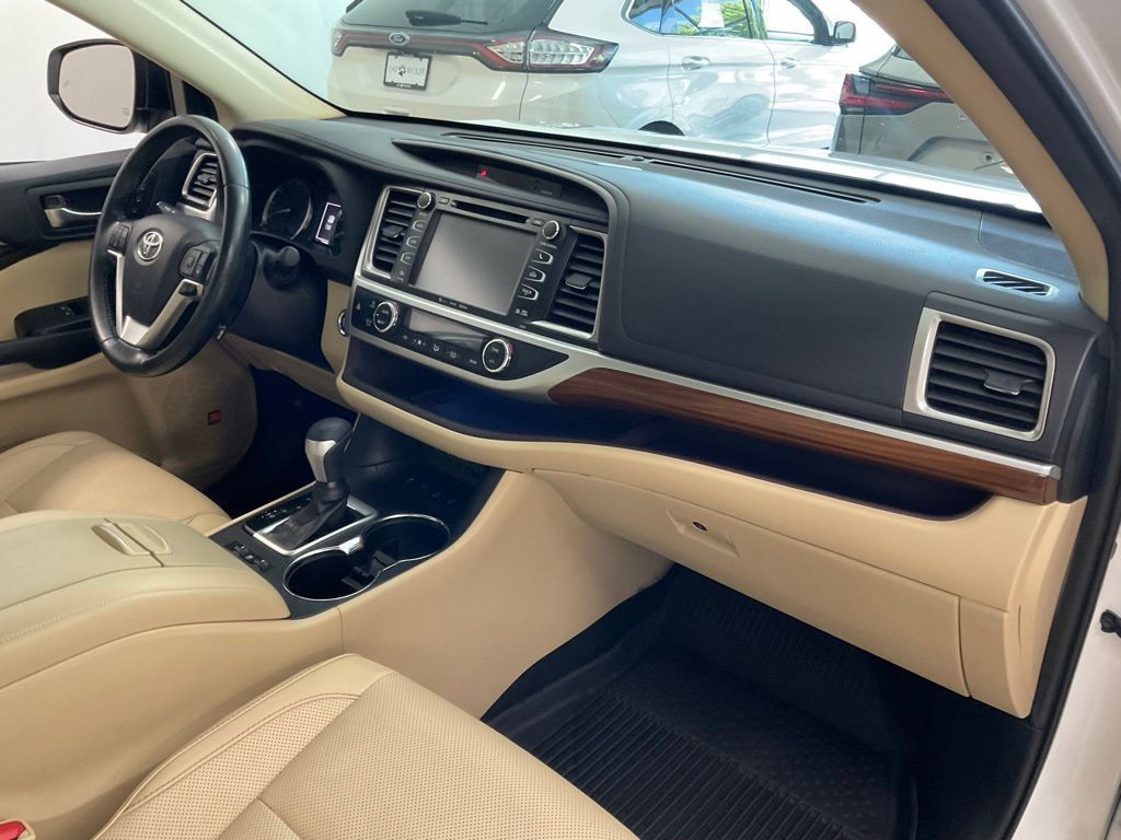 Used 2019 Toyota Highlander Limited AWD/4WD image 19