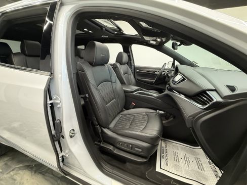 Used 2023 Buick Enclave Avenir image 24